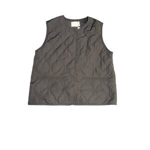 Women’s Quilted black button vest size Medium